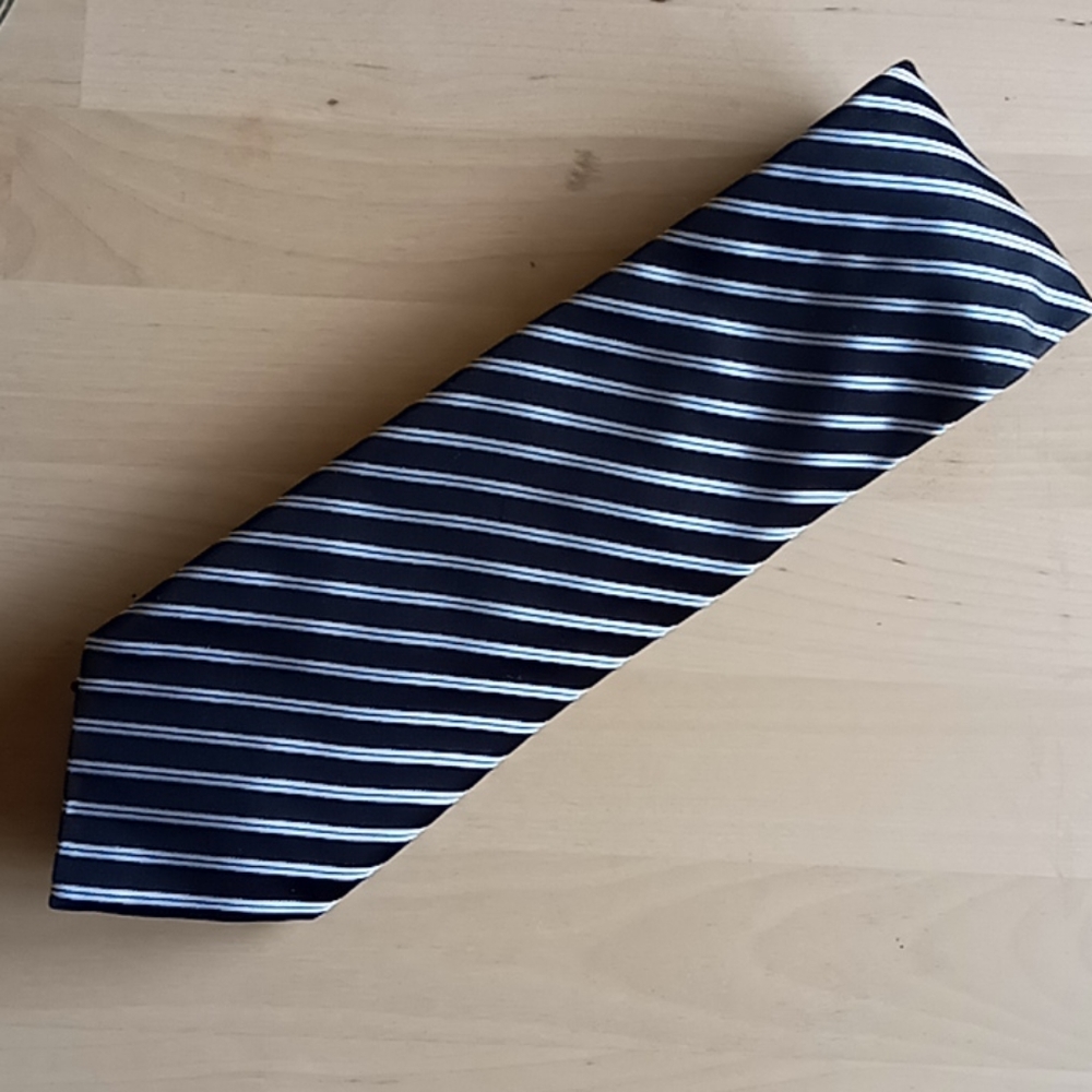 Tumi 100% Silk Striped Tie